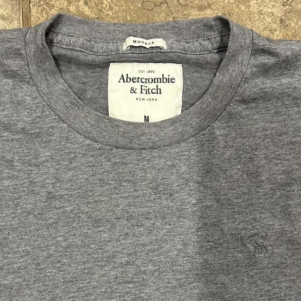 Abercrombie & Fitch Men's Grey Tshirt - Picture 2 of 4